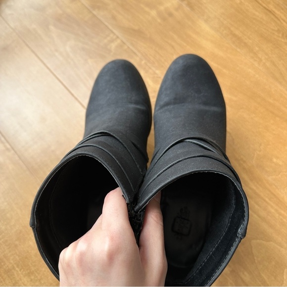 Charlotte Russe Women's Black Suede Strappy Heeled Ankle Boots/Booties, Size 9 - Picture 10 of 10